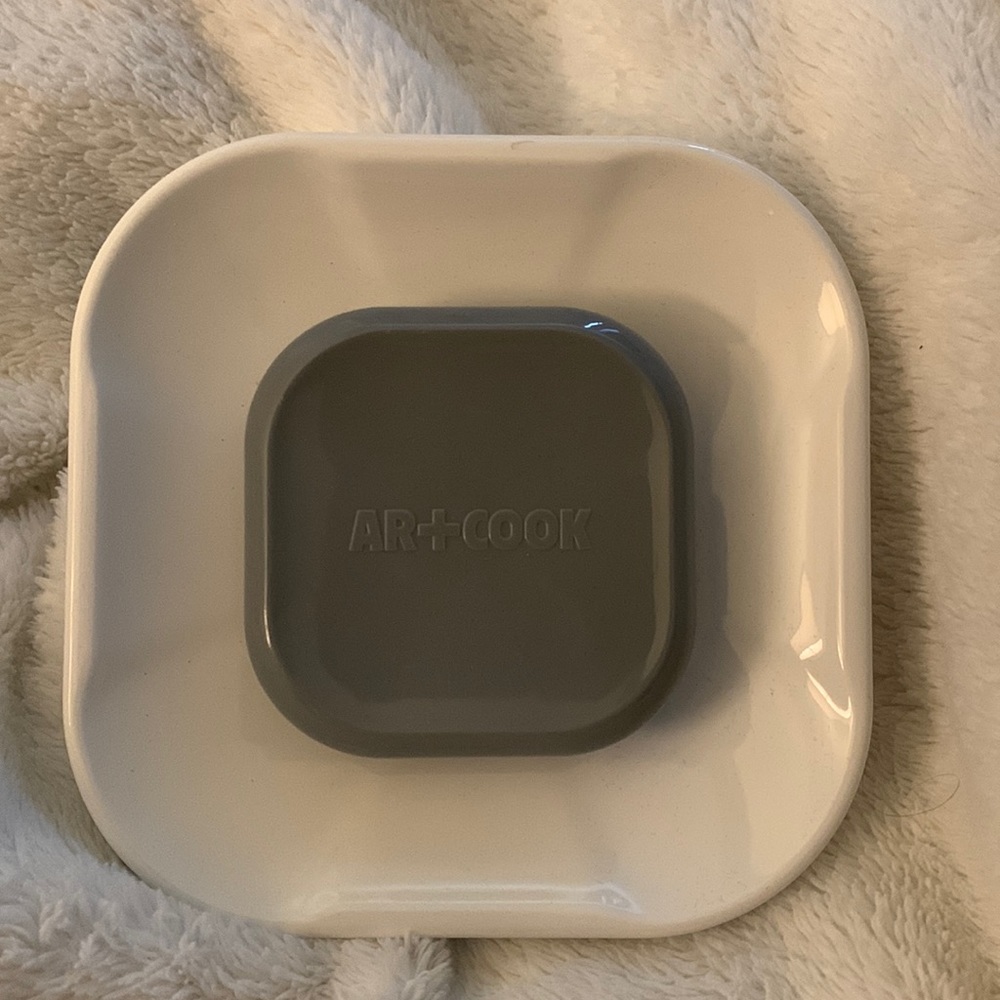 ✨4/$9✨ ART COOK SPOON REST - GREY AND WHITE